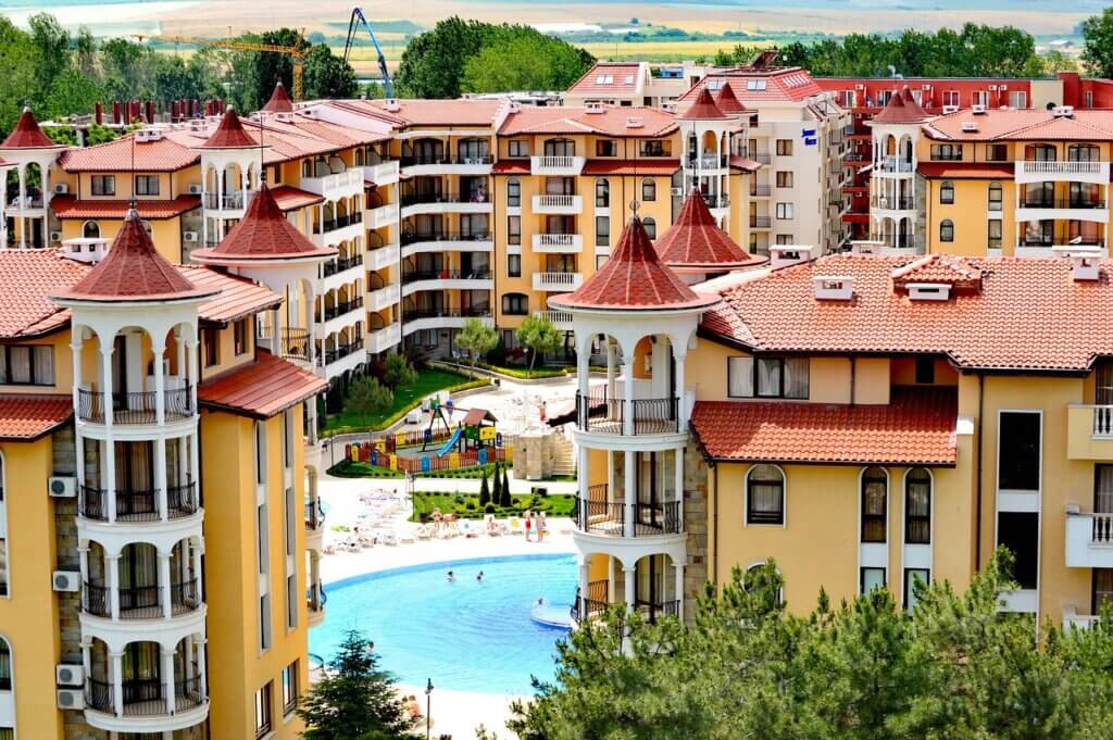 sunny beach 3569117 1280